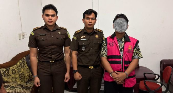 Korupsi Bansos Rp1,9 Miliar, Kejari Labusel Limpahkan Tersangka dan Barang Bukti ke JPU