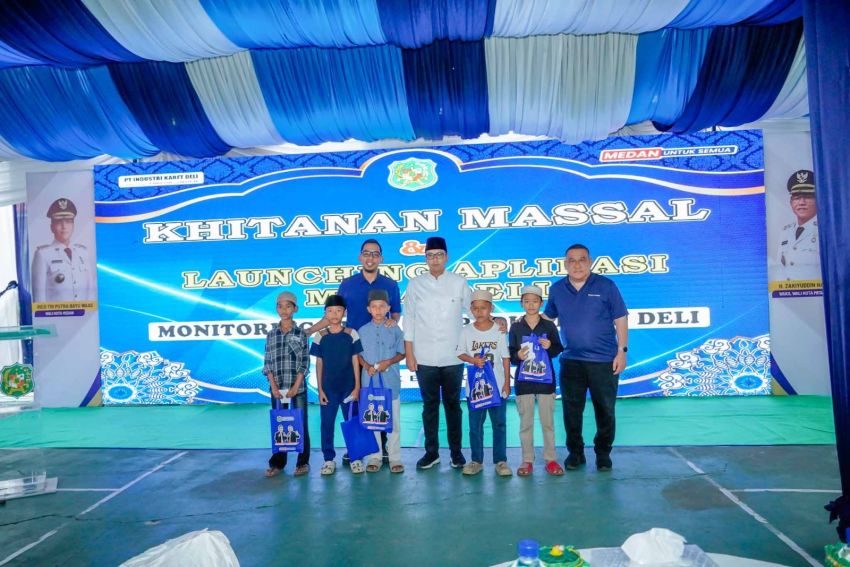 Rico Waas Puji Khitanan Massal 200 Anak di Medan Deli, Minta Jadi Program Rutin