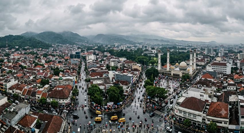 Cuaca Jawa Barat Hari Ini Didominasi Berawan, Bogor hingga Bekasi Berpotensi Hujan Ringan