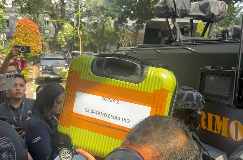 Barang Bukti Rp476 Miliar dari Rumah Sentul Tiba di Polda Metro Jaya