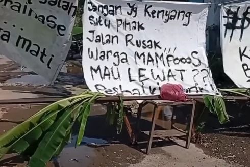 Emak-emak Blokade Jalan Tirtosari Medan Tembung yang Rusak dan Banjir Bertahun-tahun, Lurah: Saya Pernah Juga Jatuh di Situ