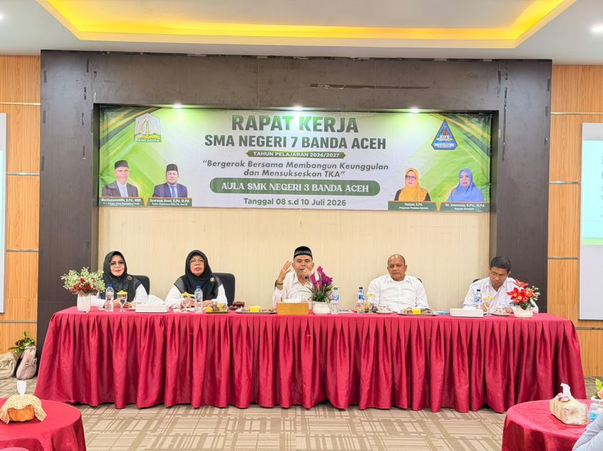 Kadis Pendidikan Aceh Buka Raker SMAN 7 Banda Aceh, Tekankan Pentingnya Akhlak Mulia dan Persiapan TKA