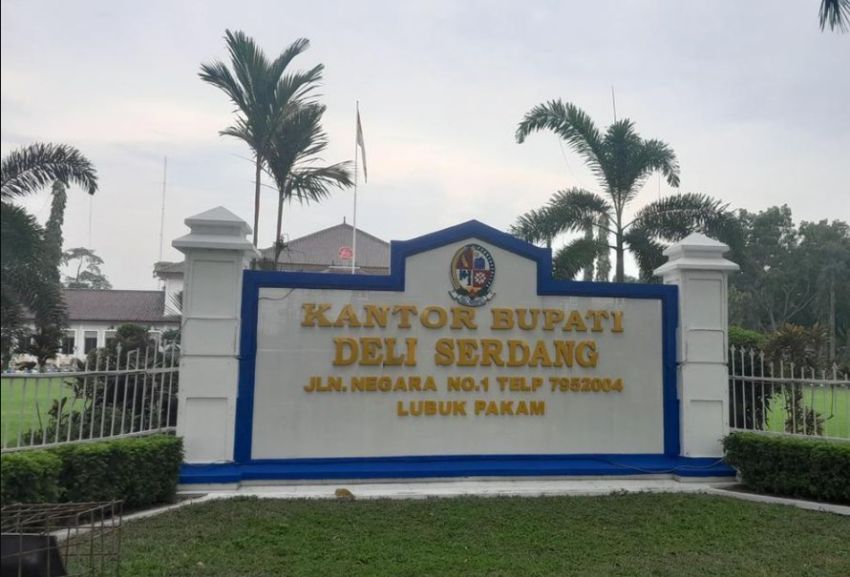 Pesan 'Turunkan Prabowo' di Grup WA Berujung Pencopotan Kepala Kesbangpol Deli Serdang