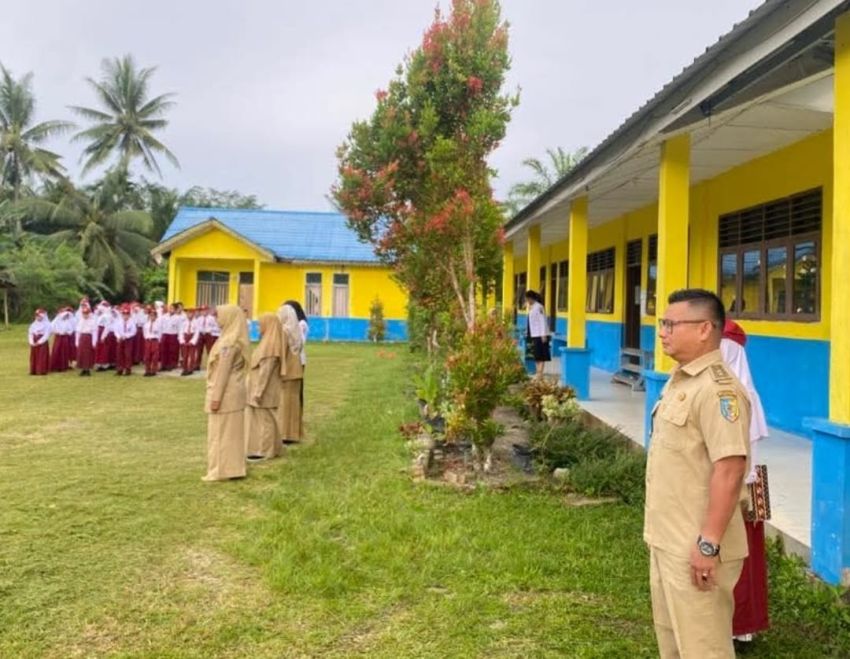 Hari Pertama Sekolah, Bupati Batu Bara Tugaskan Seluruh Kepala Desa Jadi Pembina Upacara, Wujud Sinergi Majukan Pendidikan