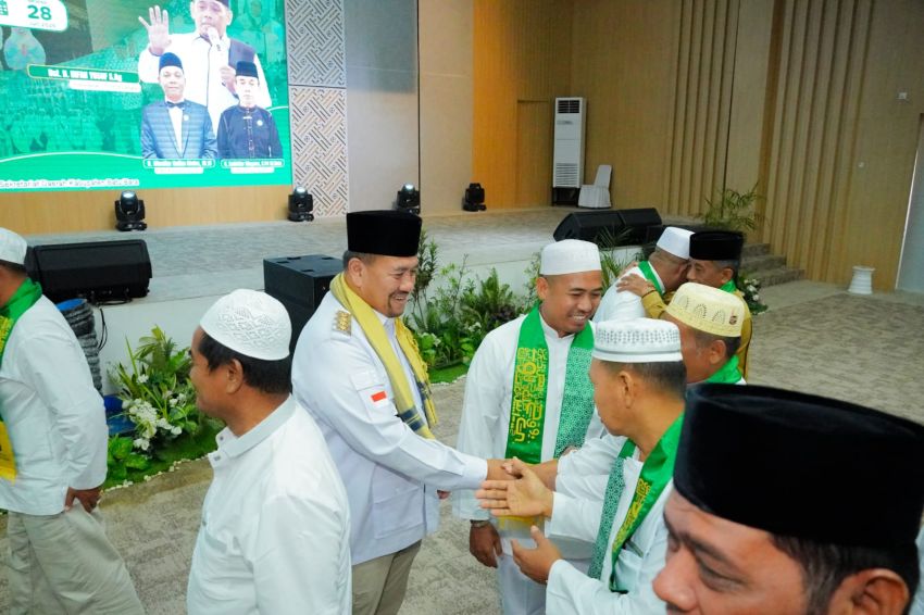 Bupati Batu Bara Pimpin Tepung Tawar Pemulangan Jemaah Haji 1448 H, Tekankan Peningkatan Pelayanan Haji