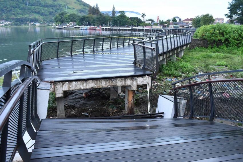 Jembatan Tanjung Horbo di Waterfront City Pangururan Amblas, Bupati Samosir Turun Tangan