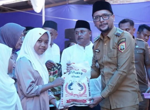 Bupati Labusel Hadiri Santunan 72 Anak Yatim di Perlabian, Ajak Masyarakat Perkuat Kepedulian Sosial