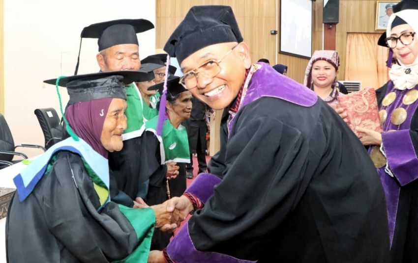 360 Peserta Sekolah Lansia Tangguh Diwisuda, Bupati Simalungun: "Semangat Belajar Tidak Pernah Dibatasi Oleh Usia"