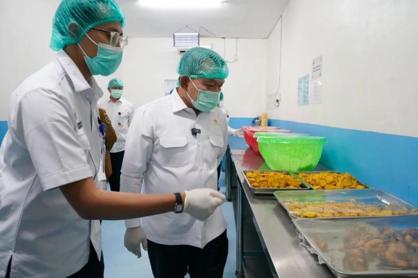 Dudung Cek Langsung MBG di Hari Pertama Sekolah, KSP Pastikan Berjalan Maksimal