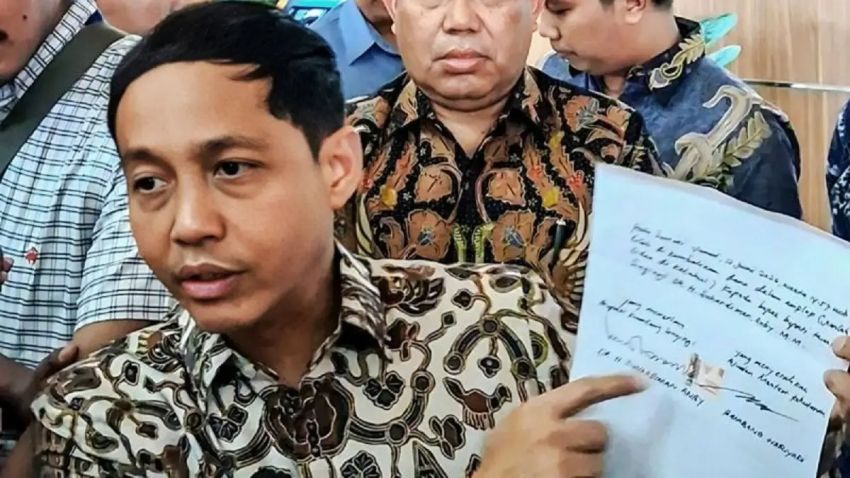 Raja Juli Akui Kembalikan Amplop dari Bupati Kuansing, Klaim Tak Pernah Membuka Isinya