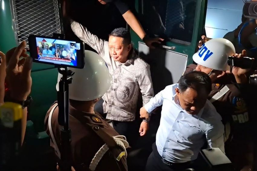 DPR Soroti Penahanan Febrie Tanpa Borgol dan Rompi, Tegaskan Tak Boleh Ada Perlakuan Khusus