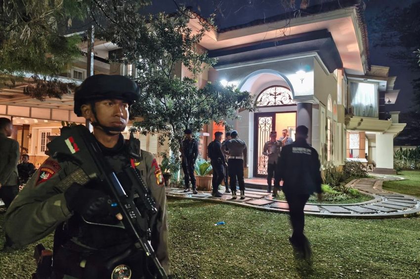 Brankas Dibuka, Polisi Sita 74 Kg Emas dan Uang Rp476 Miliar dari Rumah di Bogor