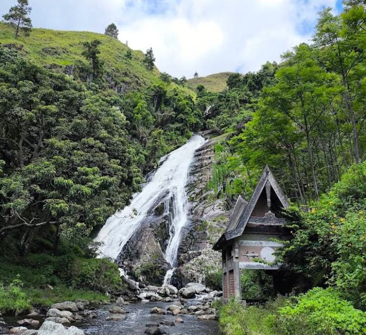 Air Terjun Sitapigagan di Samosir: Surga Tersembunyi yang Viral di Media Sosial, Pengunjung Dilarang Memakai Baju Merah