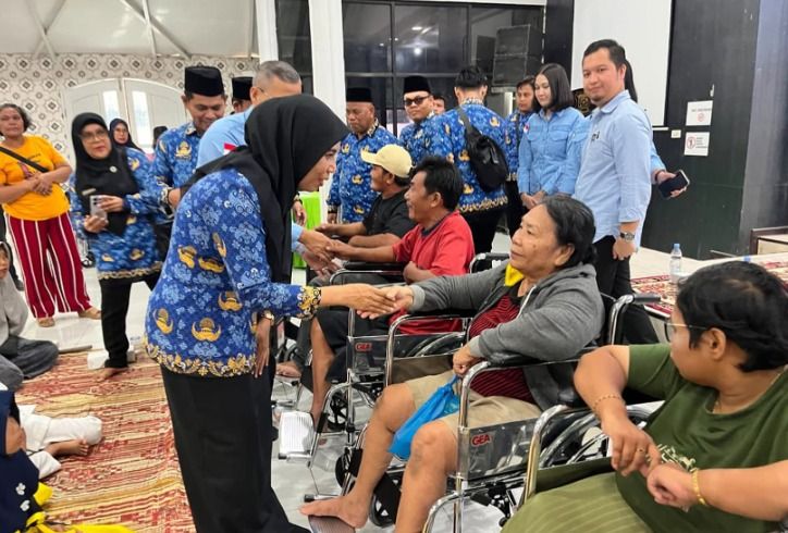 Pemko Tanjungbalai Salurkan 20 Kursi Roda dan 90 Seragam Sekolah untuk Penyandang Disabilitas dan Siswa SD