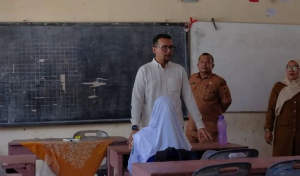 Viral Soal 7 Siswa Diminta Ganti Buku Hilang, Bupati Labusel Datangi SMPN 1 Kotapinang