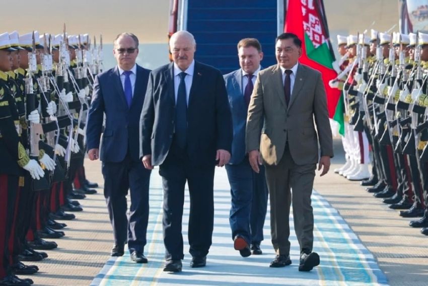Presiden Belarus Lukashenko Tiba di Jakarta, Bertemu Prabowo Bahas Kerja Sama Strategis Besok