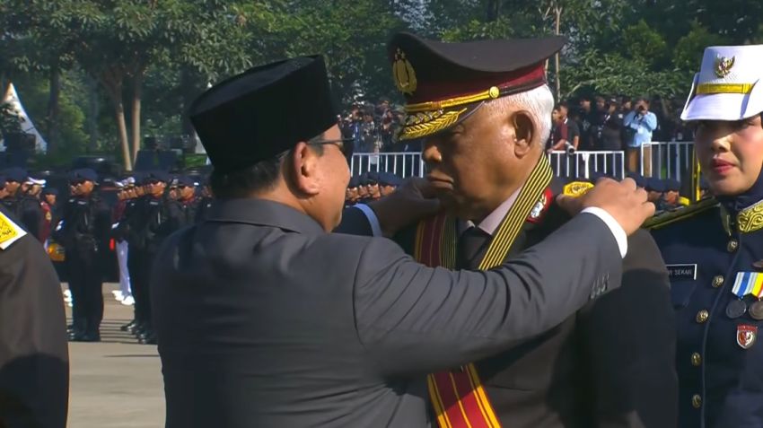 Prabowo Anugerahkan Tanda Kehormatan kepada Polri dan Naikkan Pangkat 3 Purnawirawan di HUT Bhayangkara ke-80