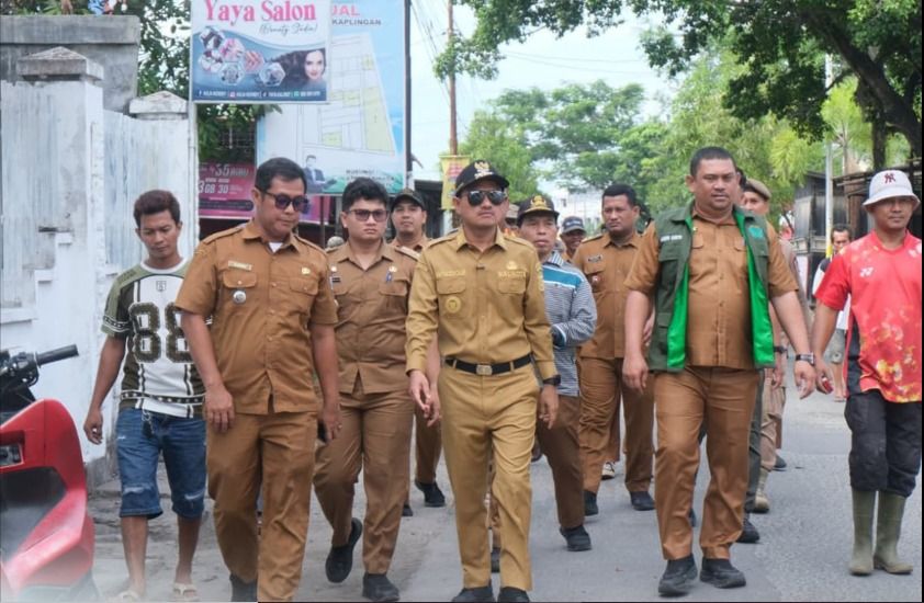 Wali Kota Tanjungbalai Tinjau Drainase Tersumbat, Normalisasi Disiapkan Cegah Banjir dan Rob