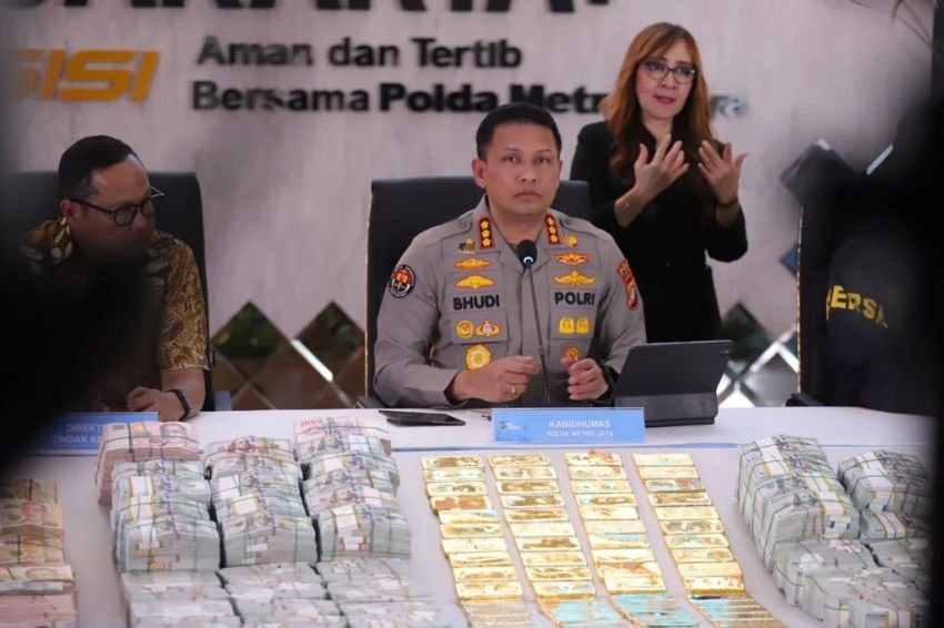 Foto Keluarga Disita, Tapi Tak Ditampilkan, Ada Apa di Balik Penyidikan Kasus Febrie?