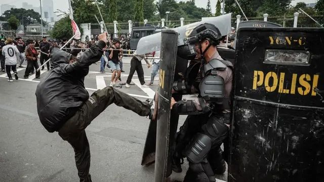 Prabowo Minta Polri Jaga Demokrasi: Lindungi Hak Demonstrasi, Tapi Hukum Harus Tetap Tegak