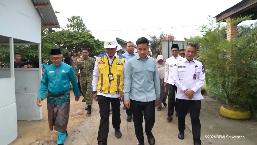 Guru Curhat di Instagram, Gibran Datang Langsung Tinjau Sekolah Rusak di Rokan Hilir