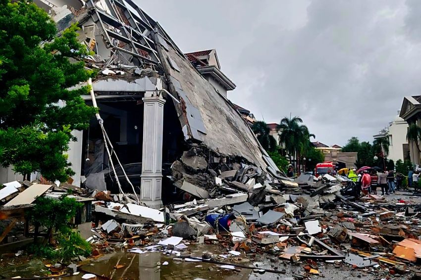 Wali Kota Medan Tinjau Lokasi Ledakan Rumah di Grand Polonia, Proses Evakuasi Korban Masih Berlangsung