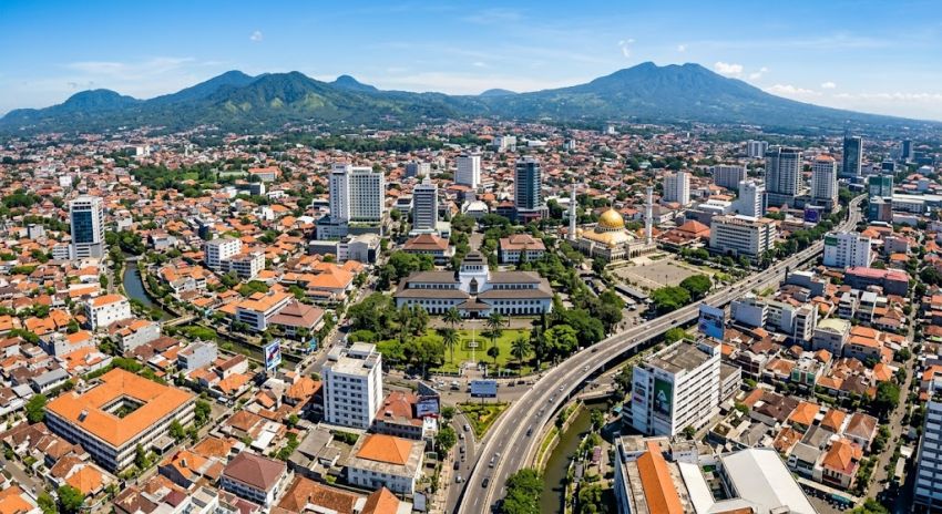 Cuaca Jawa Barat Hari Ini Sabtu 25 Juli 2026: Bandung Cerah, Suhu Tertinggi Capai 35 Derajat