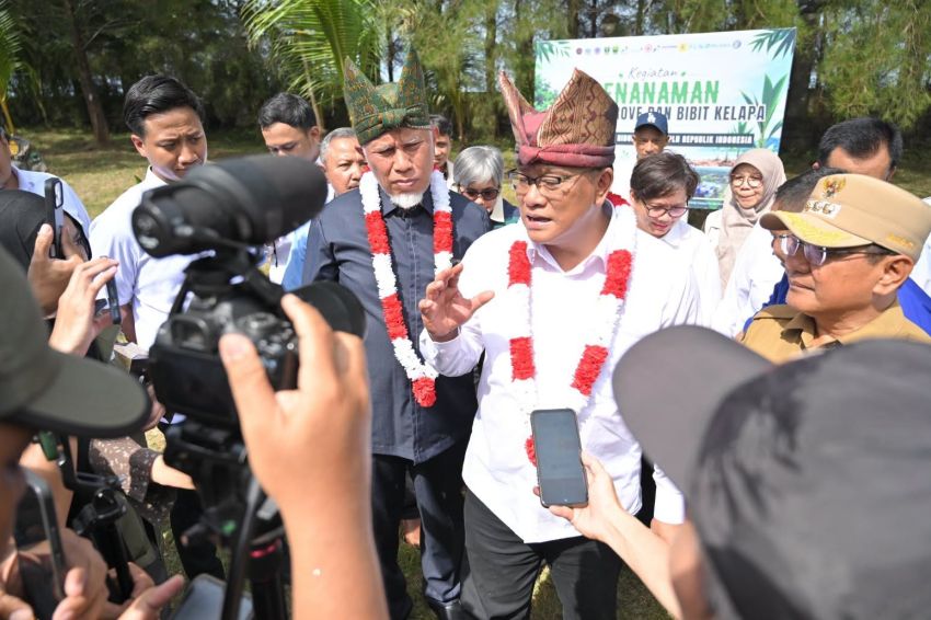 Gaungkan Tobat Ekologis, Menteri LH Jumhur Hidayat Targetkan Tanam 2 Miliar Pohon