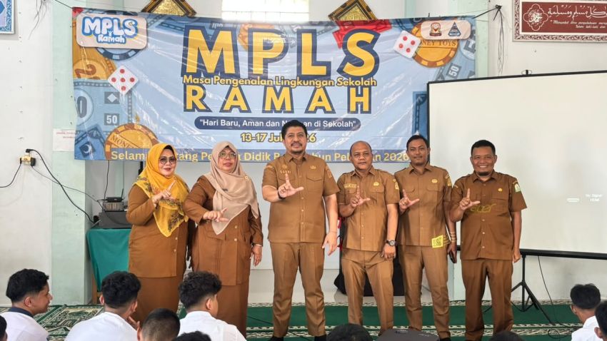 Sekretaris Disdik Aceh Beri Motivasi 324 Siswa Baru SMAN 7 Banda Aceh di Hari Pertama MPLS