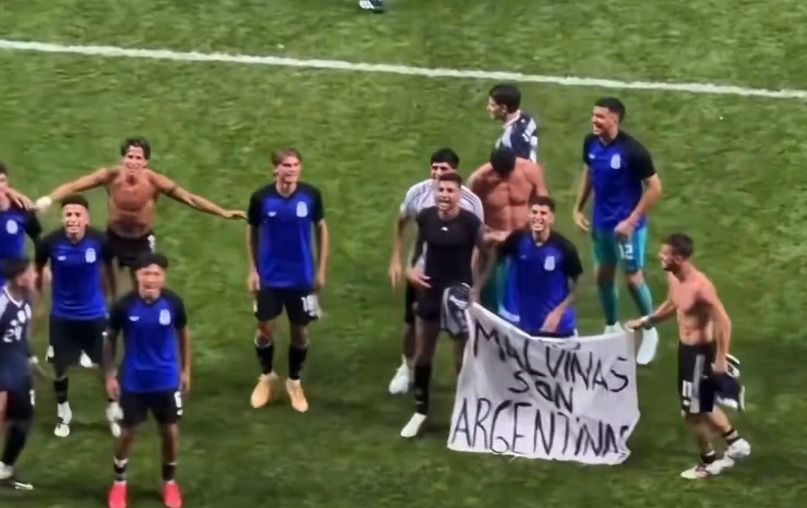 Pemain Argentina Diduga Bentangkan Spanduk Berbau Politik Usai Kalahkan Inggris, Ancaman Sanksi Menanti?