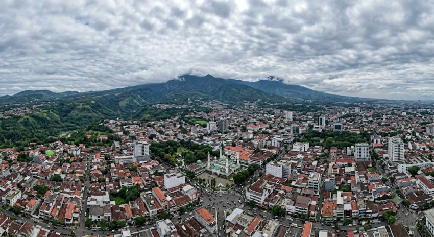 Prakiraan Cuaca Jawa Barat Hari Ini Didominasi Berawan, Depok Tembus 35 Derajat Celsius