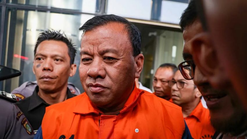 Diduga Beri Amplop kepada Menhut Raja Juli Antoni, Bupati Kuansing Nonaktif Suhardiman Amby: Saya Enggak Tahu Isinya