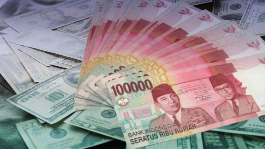 Rupiah Ditutup di Rp18.022, Dipengaruhi Ketegangan Timur Tengah hingga Sinyal The Fed