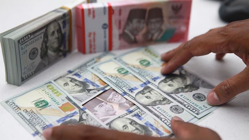 Rupiah Ditutup Menguat ke Rp17.986 per Dolar AS, Inflasi AS Melandai Jadi Sentimen Positif