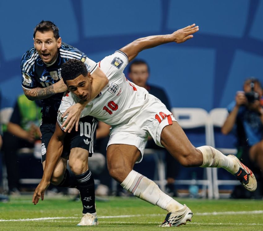 Wasit Abaikan Dugaan Aksi Kekerasan Pemain Argentina terhadap Pemain Inggris di Semifinal Piala Dunia 2026, Dua Legenda Sepak Bola Murka: Memalukan!