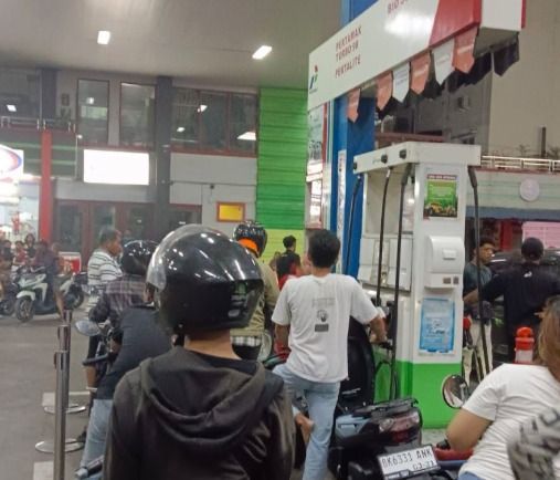 Krisis BBM di Medan, Warga Antre Berjam-jam hingga Terlambat Kerja dan Kehilangan Penghasilan
