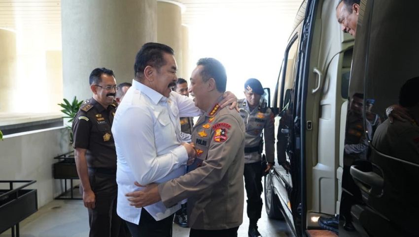 Kapolri Listyo Sigit Sambangi Kejagung, Bertemu Jaksa Agung dalam Pertemuan Tertutup