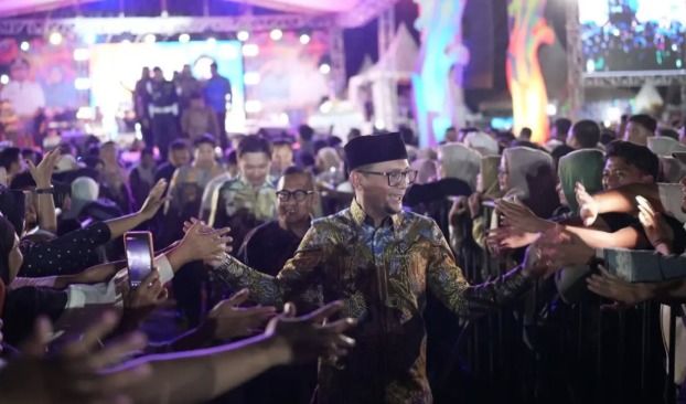 Bupati Fery Tutup Pameran Pembangunan HUT ke-18 Labuhanbatu Selatan, Ribuan Warga Bertahan Meski Diguyur Hujan