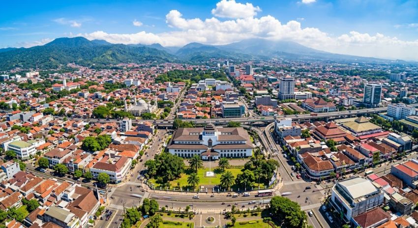 Cuaca Jawa Barat Hari Ini 23 Juli 2026: Cerah Mendominasi, Bekasi Capai Suhu 35 Derajat
