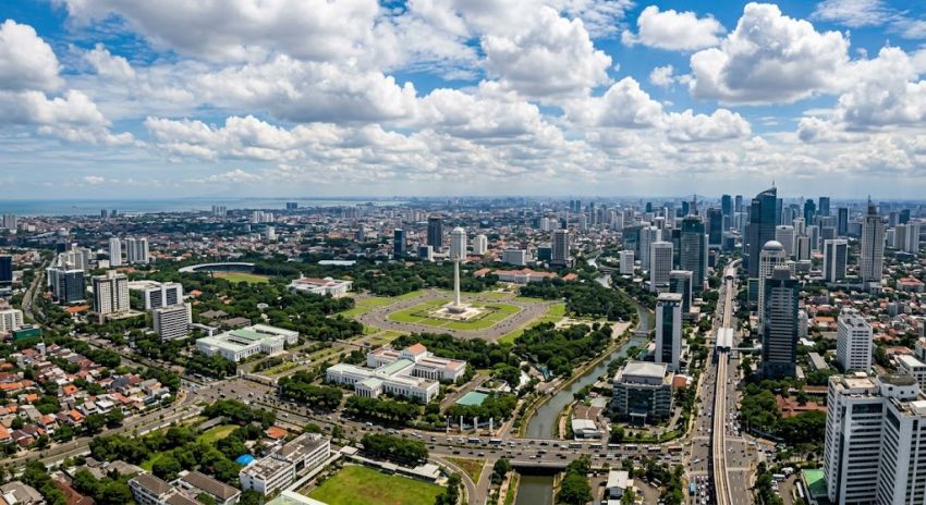 Prakiraan Cuaca DKI Jakarta Jumat 10 Juli 2026: Jaksel dan Jaktim Capai 35 Derajat, Kepulauan Seribu Berawan