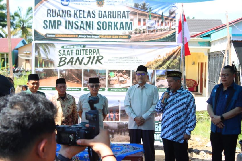 Wamen Dikdasmen dan Ketua Umum PP Persis Tinjau Sekolah Terdampak Banjir di Tapteng, Resmikan Kelas Darurat