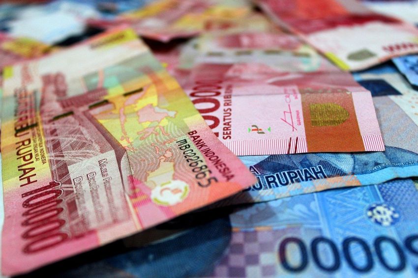 Rupiah Ditutup Melemah ke Rp17.725 per Dolar AS, Investor Cermati Sentimen Global