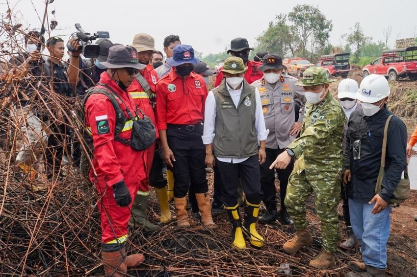 "Kayak Upin-Ipin", Menhut Puji Kekompakan Kapolda-Pangdam Riau Berantas Karhutla