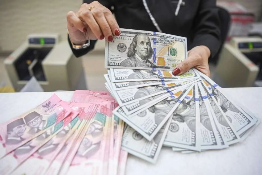 Menguat di Pagi Hari, Rupiah Diramal Kembali Tertekan hingga Rp18.300 Pekan Ini