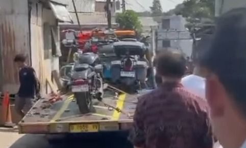 KPK Sita 3 Motor Mewah dari Rumah Orang Kepercayaan Bupati Pemalang