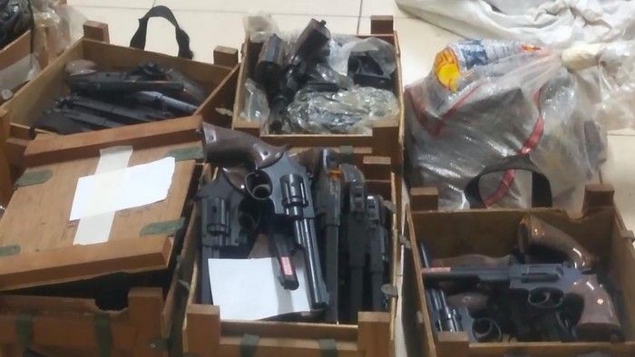 Terungkap! 995 Benda Mirip Senjata di Sekolah Jaksel Ternyata Bukan Senpi