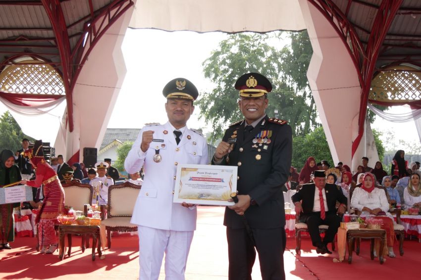 Wali Kota Tanjungbalai Serahkan Penghargaan Bidang Ketahanan Pangan Kepada Kapolres Tanjungbalai
