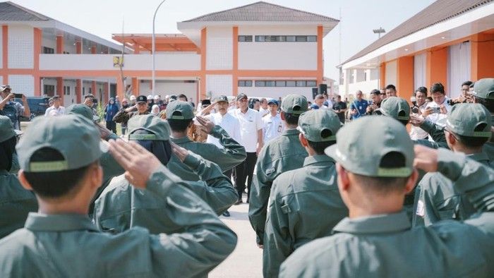 Anak Juru Kunci Makam Kini Bicara Bahasa Korea, Kisah di Balik Prestasi Sekolah Rakyat
