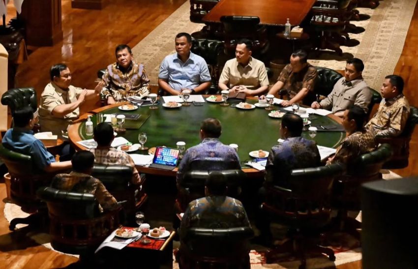 Ratas di Hambalang, Prabowo Bahas Karhutla Kalimantan hingga Pemulihan Gempa NTT