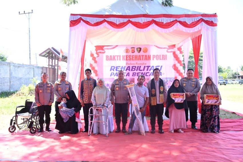 Sentuhan Humanis di Pidie! 500 Warga Antusias Serbu Bakti Kesehatan dan Terima Kursi Roda dari Polri